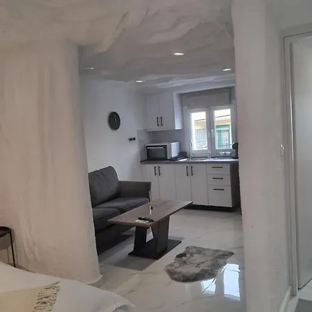 아파트 Quiet Cute Flat Close To Center 테살로니키