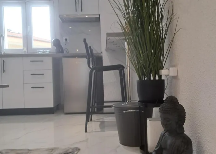 Quiet Cute Flat Close To Center Lejlighed *